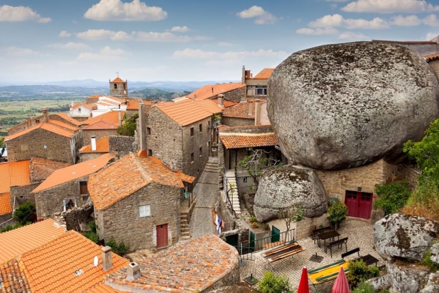 Desa Batu Lempeng di Portugal