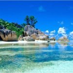 Pulau Belitung dan Pesona Pantai Batu Granit yang Menjadi Ciri Khasnya